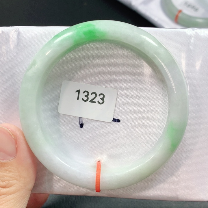 翡翠手镯未镶嵌天然翡翠手镯02