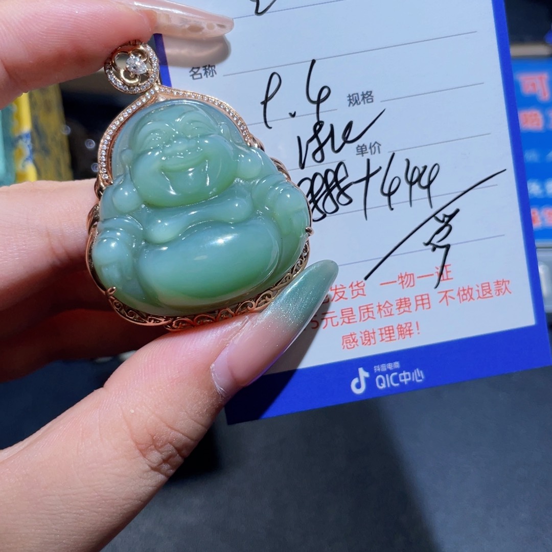 颈饰18K金镶嵌和田玉三****父