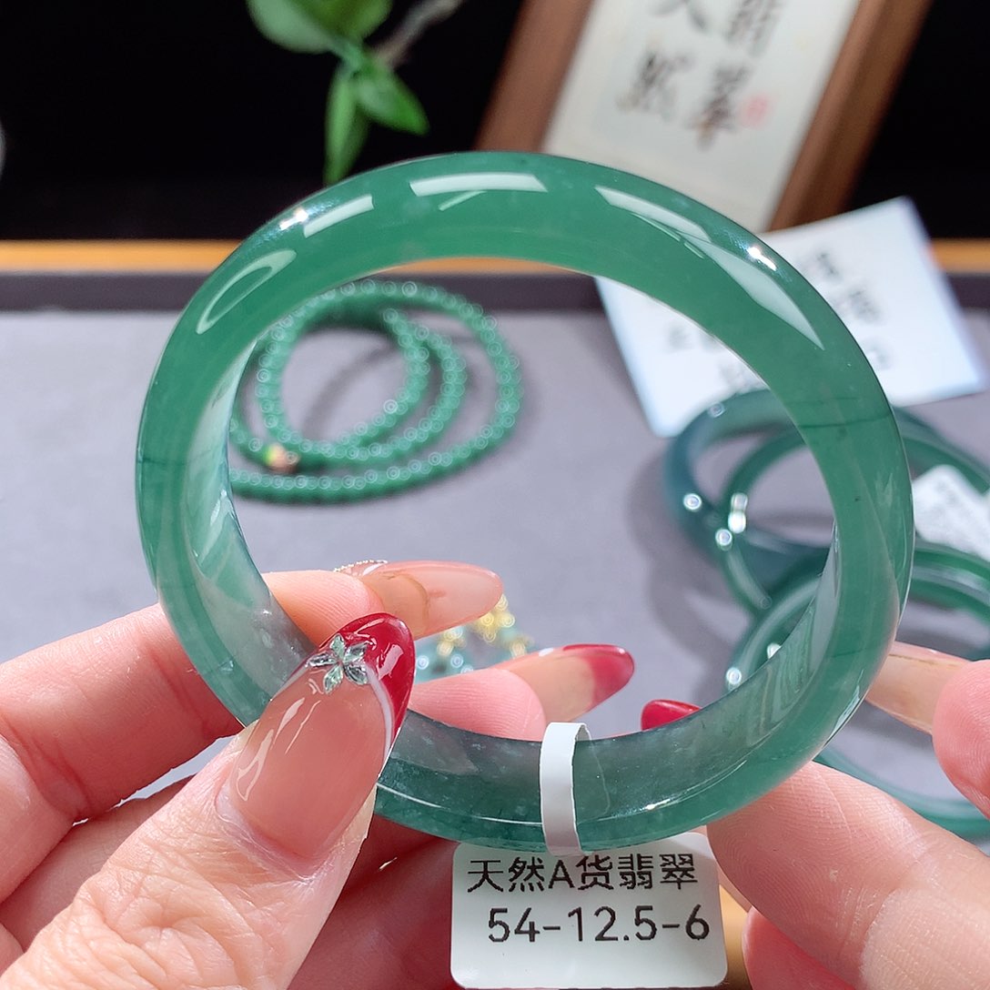 翡翠手镯（圆镯）未镶嵌