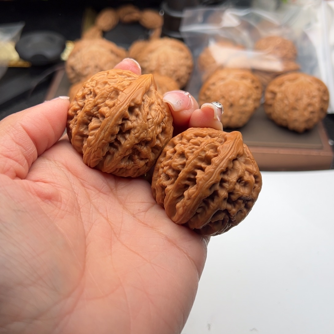 文玩核桃把件红锦鲤