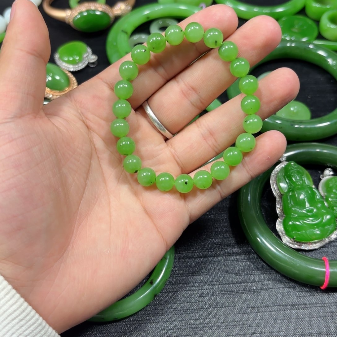 和田玉（碧玉）乌兰乌德苹果绿手串未镶嵌棉**?