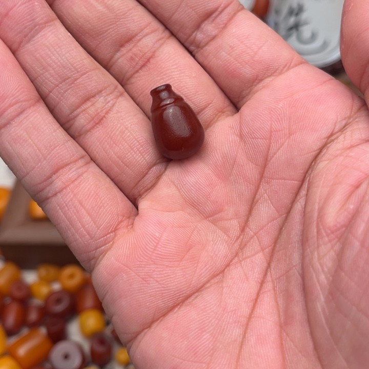 瑞***琥珀未镶嵌裸石蜜蜡三通