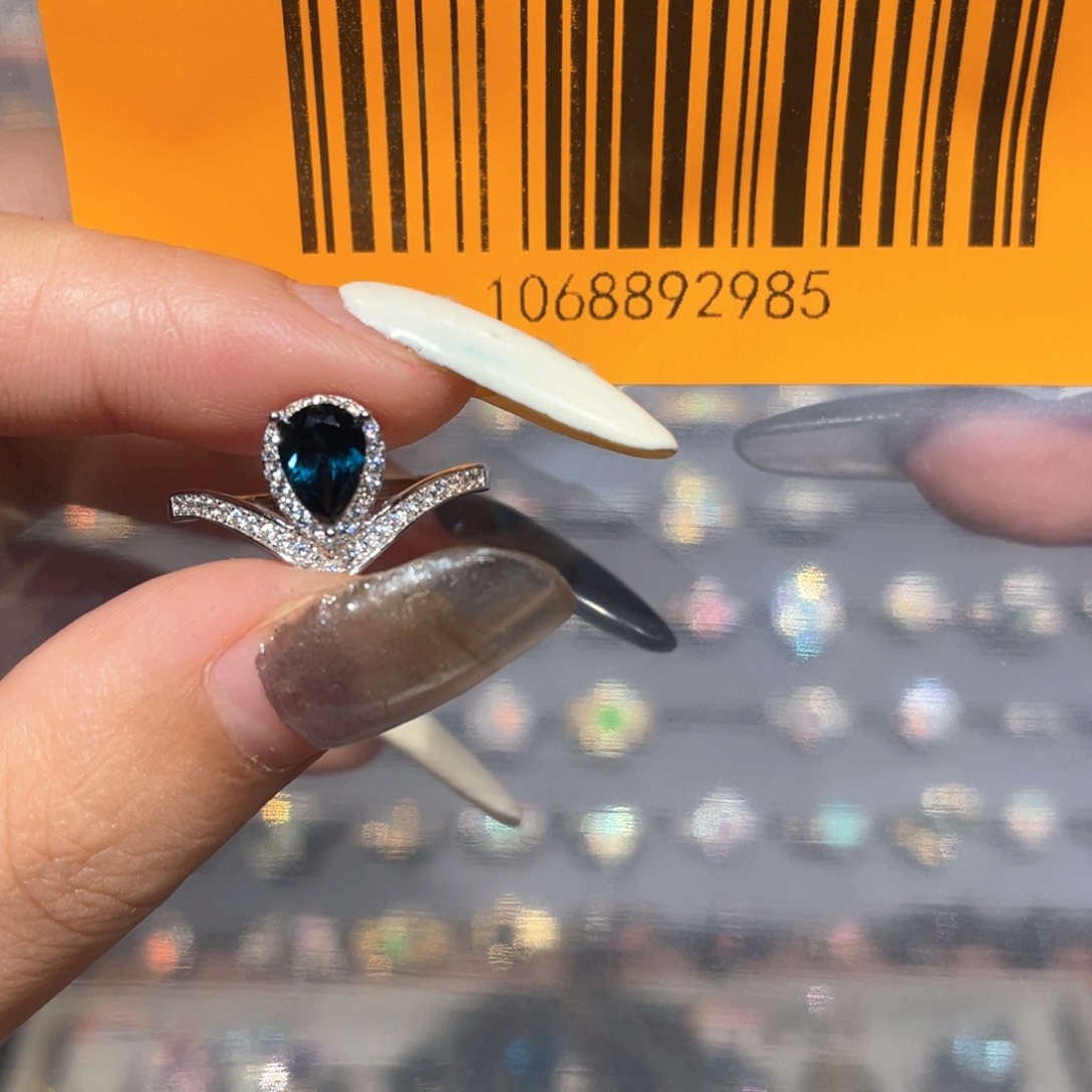 碧玺戒指银S925镶嵌小****?