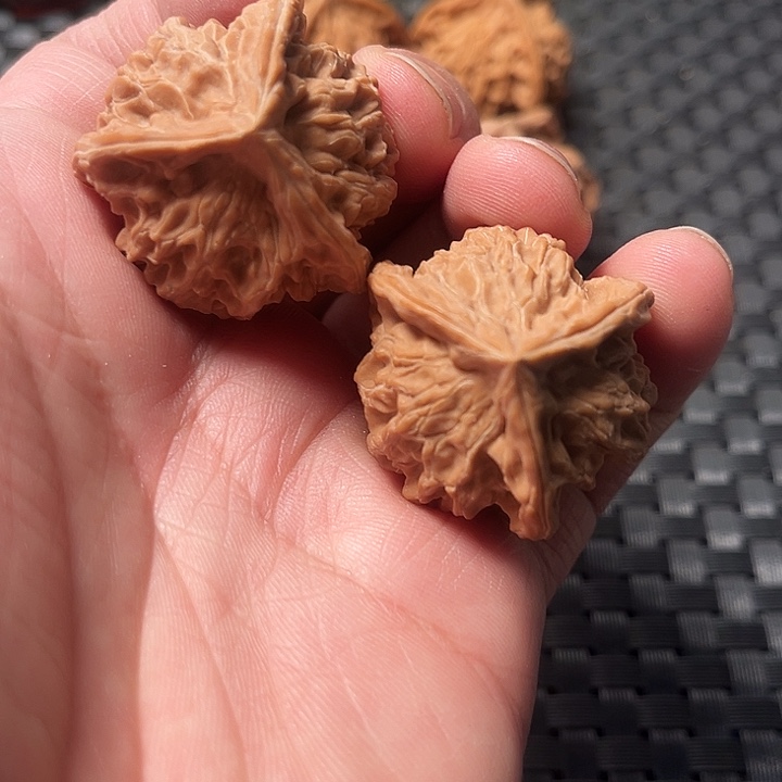 文玩核桃把件盘山三棱 三棱核桃