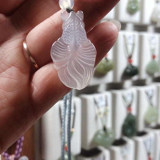 玛瑙/玉髓颈饰未镶嵌玉髓金鱼