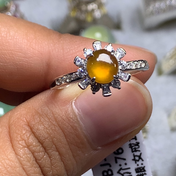 翡翠未镶嵌戒指银托镶嵌，可直接佩戴