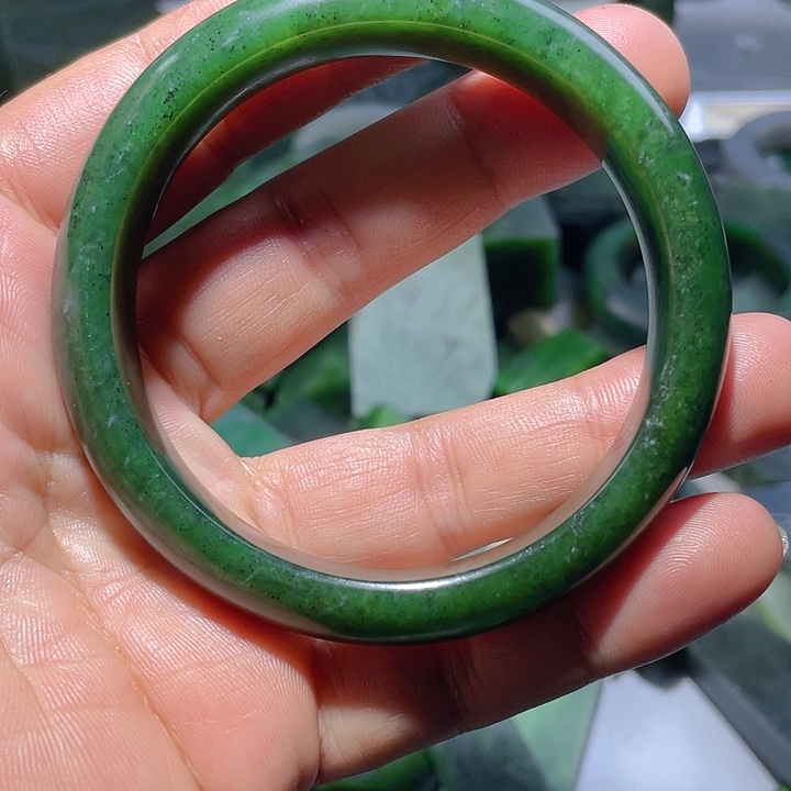 和田玉（碧玉）未镶嵌手镯