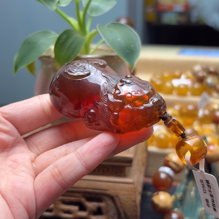 琥珀合金珠宝奇石飞天貔貅