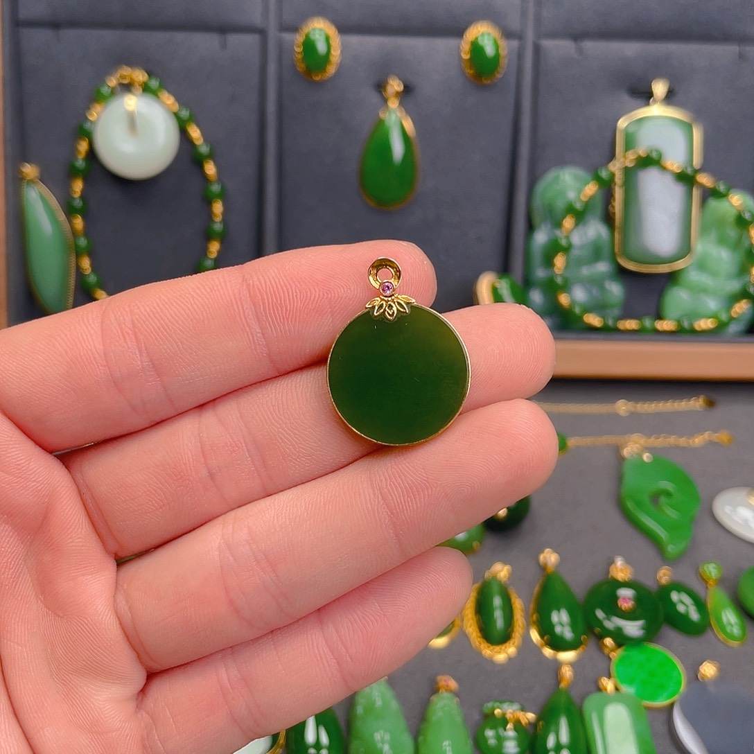 和田玉（碧玉）18K金镶嵌吊坠(不含链)