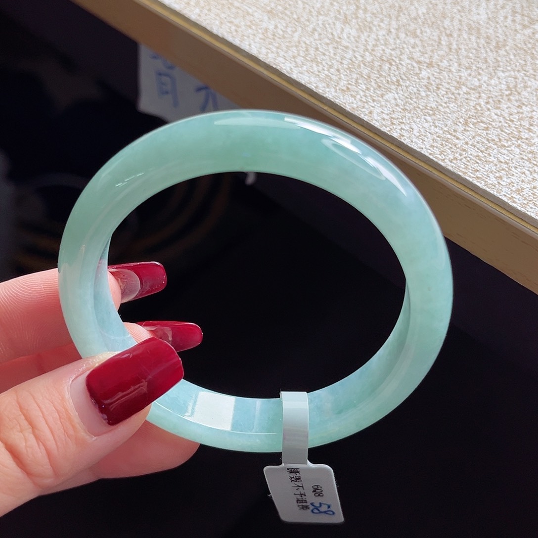 翡翠手镯未镶嵌手镯