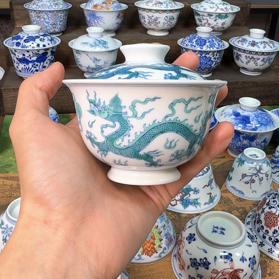 明逸堂斗彩绿龙盖碗