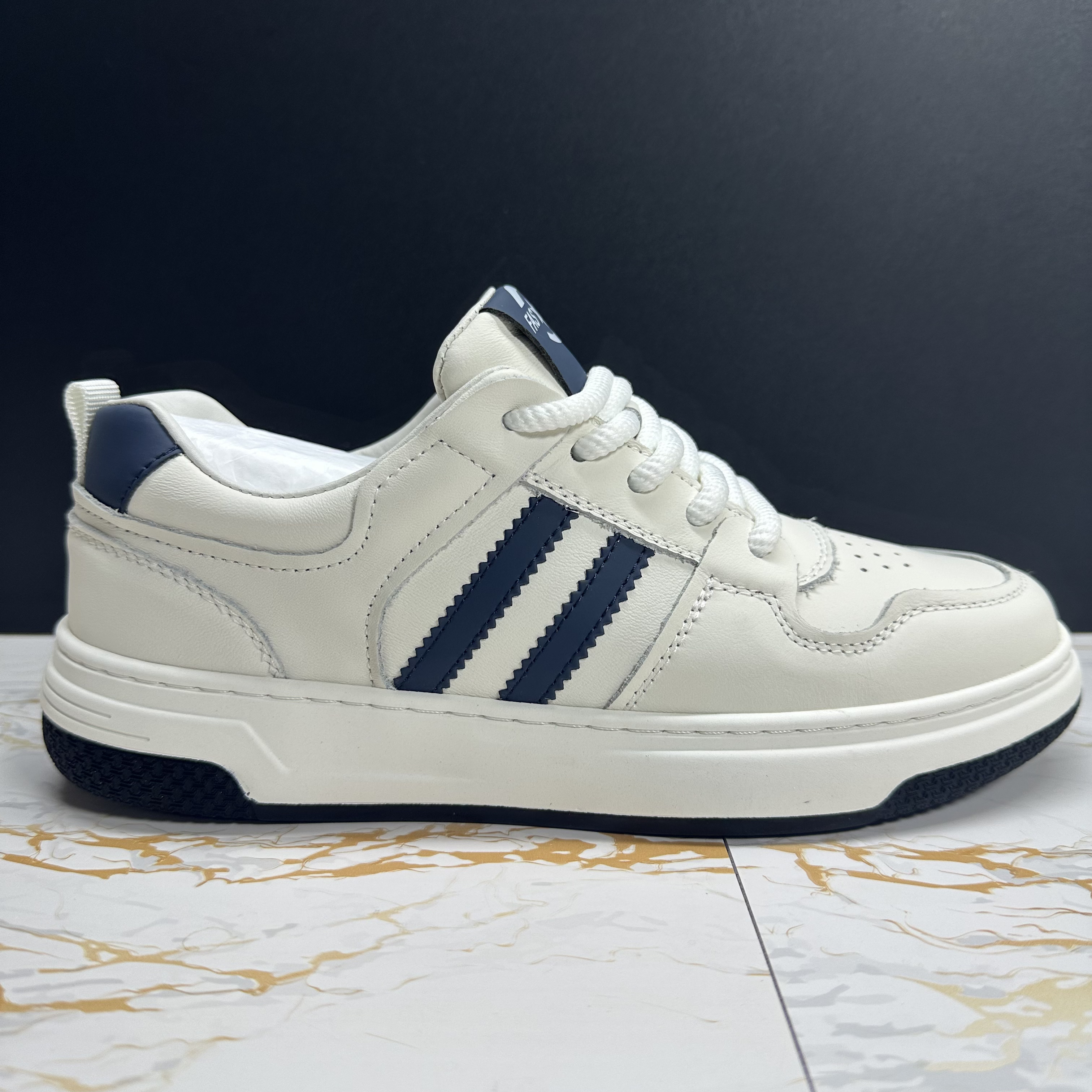 圆头小白鞋秋季板鞋透气休闲板鞋防滑皮革拼接减震