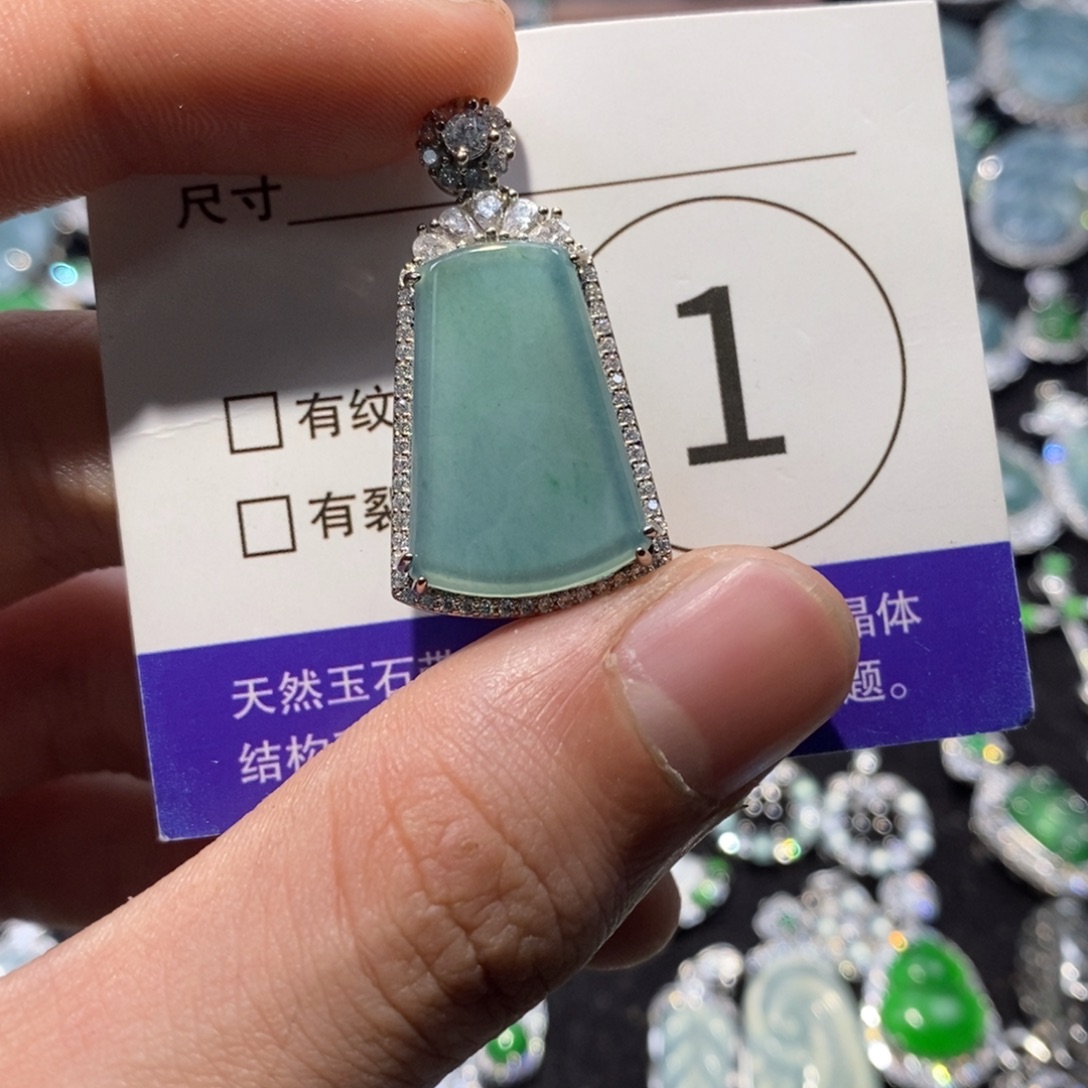 翡翠未镶嵌颈饰翡翠