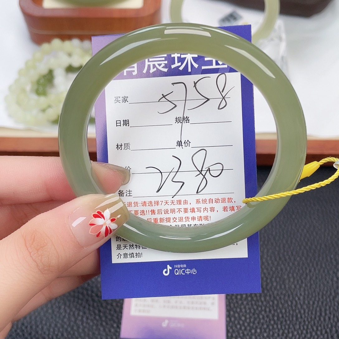 和田玉未镶嵌手镯