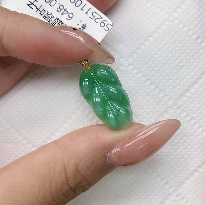 颈饰18K金镶嵌翡翠