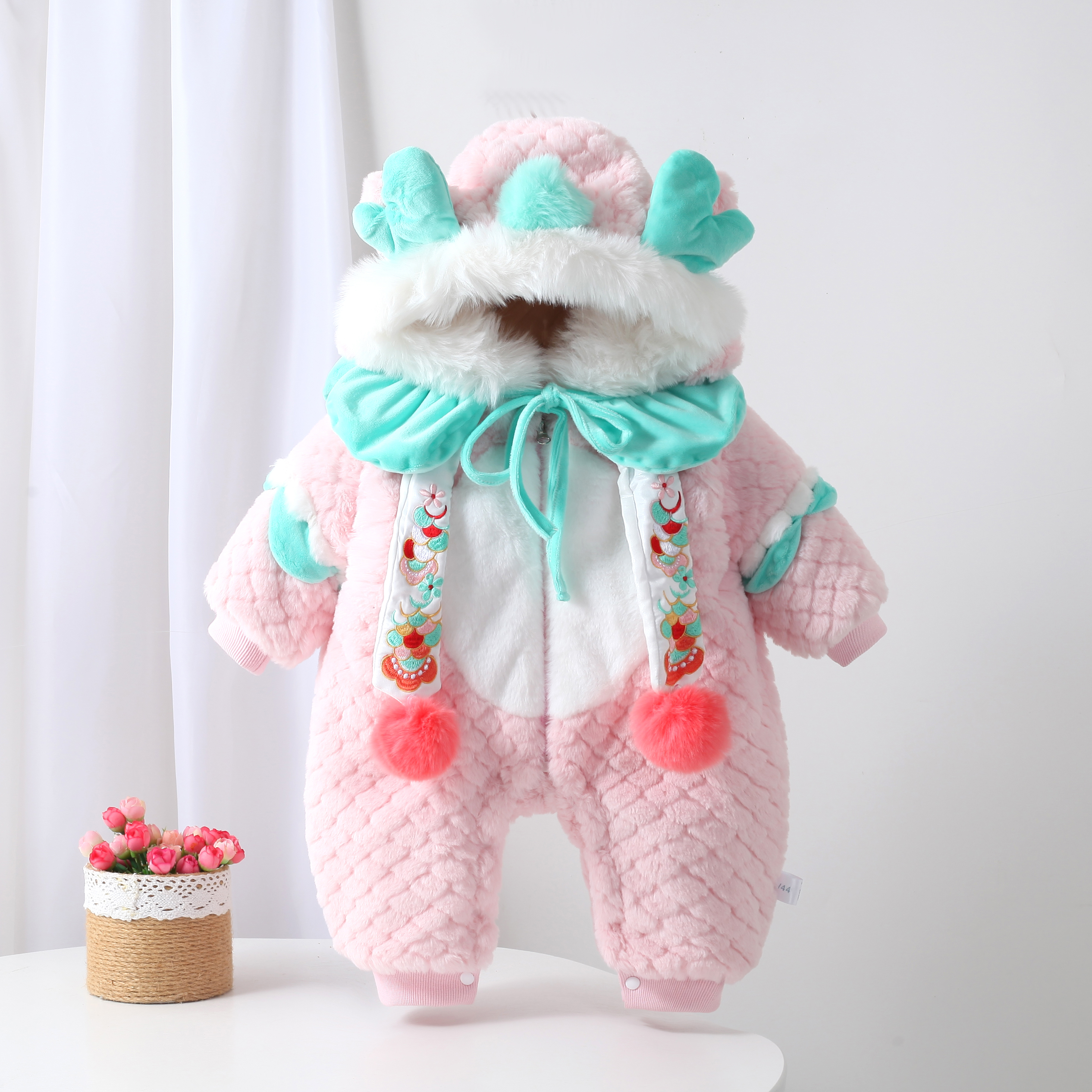 新生婴儿粉色小龙人绒布棉哈衣宝宝外出服可爱保暖