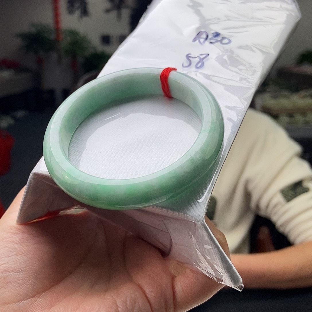 翡翠手镯未镶嵌颜色多样性发拍一发一