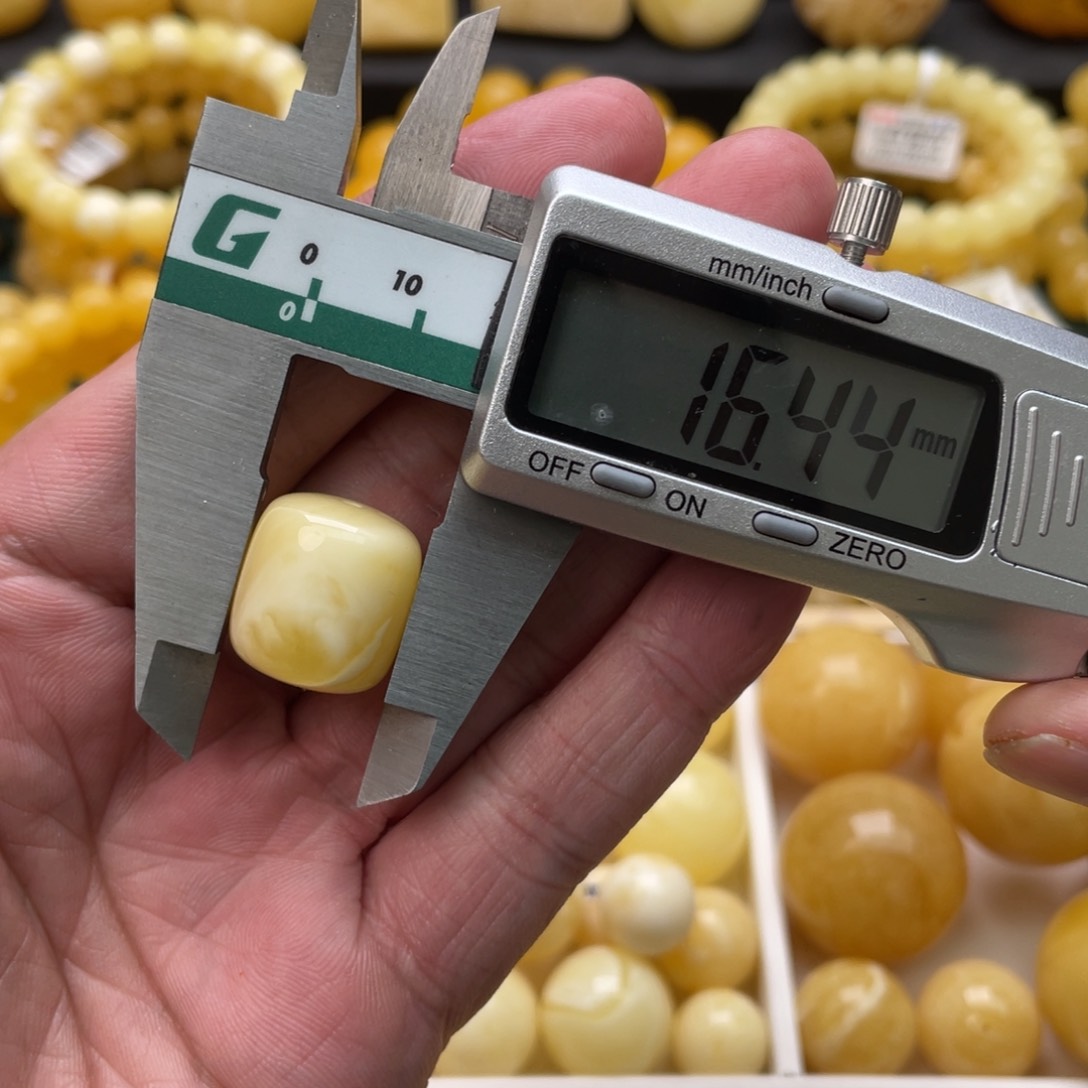 蜜蜡珠宝奇石未镶嵌