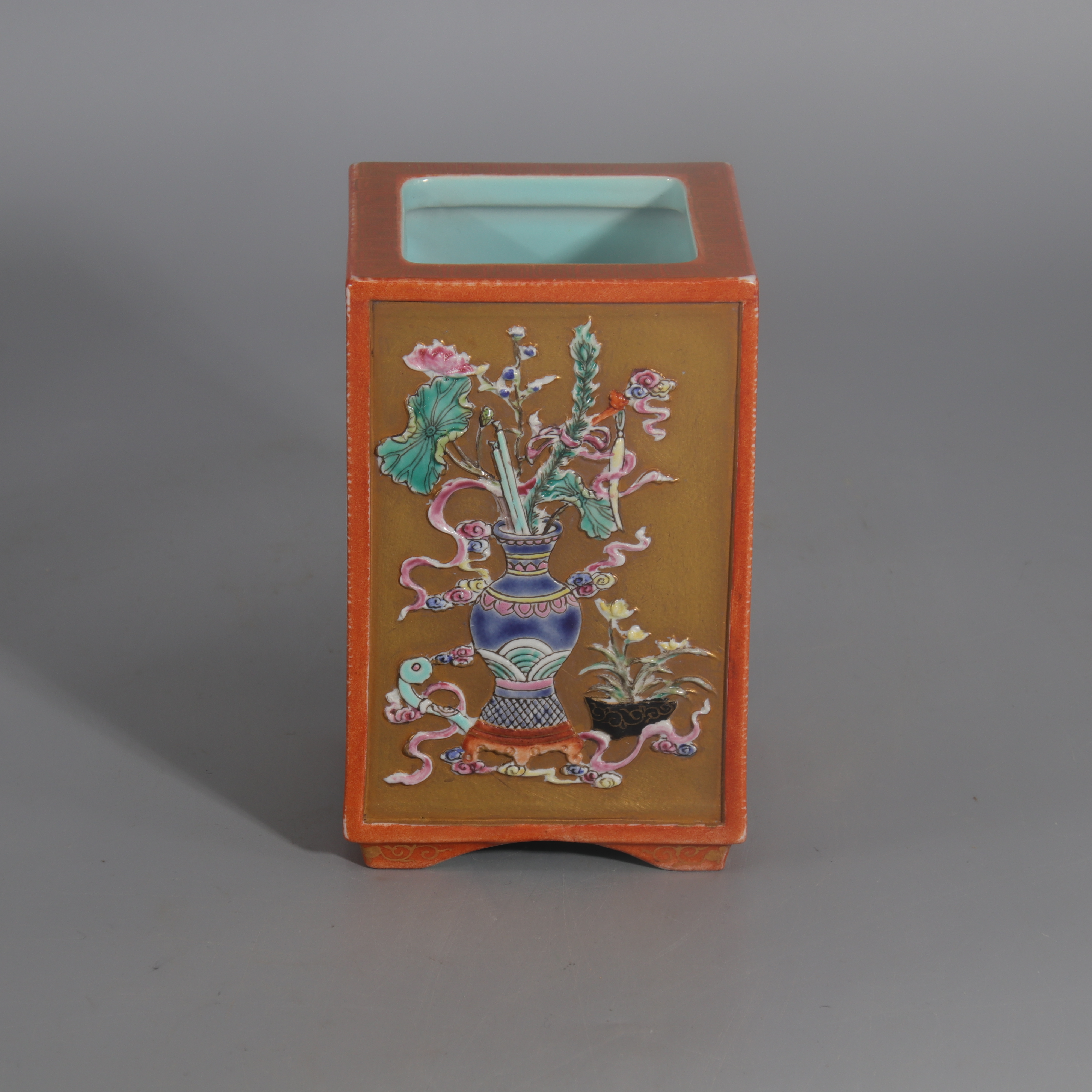 红釉描金贴塑粉彩博古纹四方笔筒H501-184