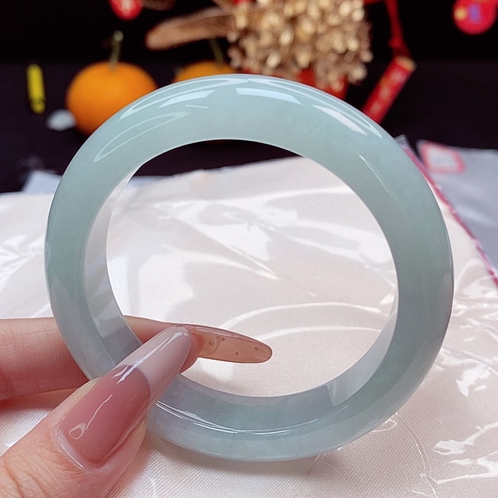 翡翠手镯未镶嵌54圈