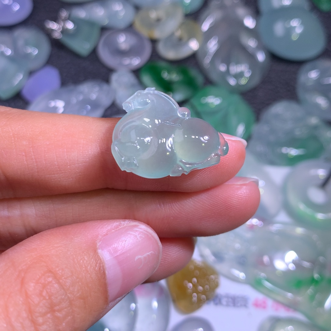 翡翠颈饰未镶嵌翡翠