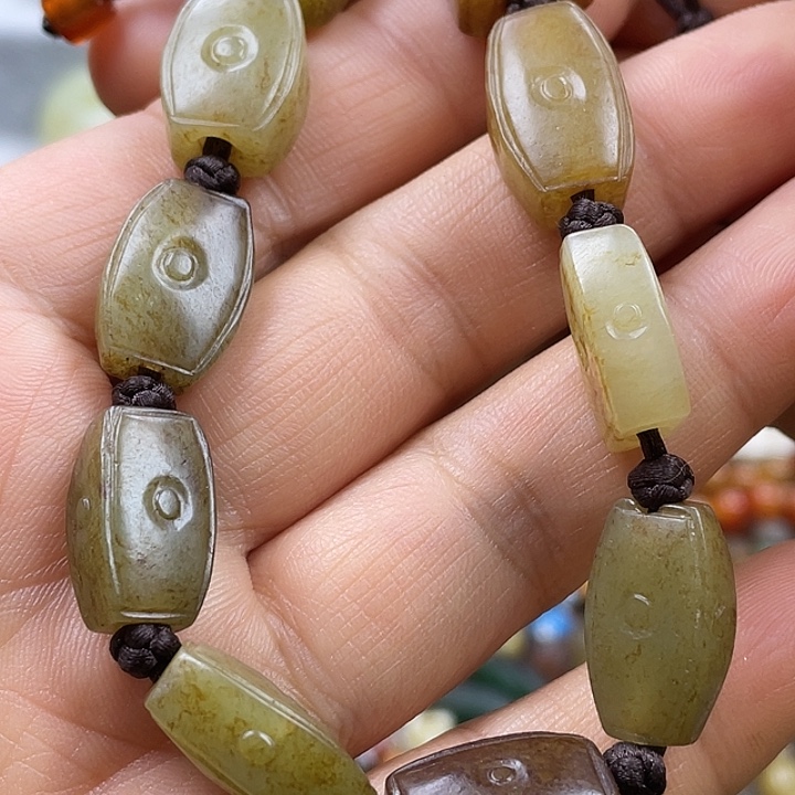 金***缘和田玉未镶嵌颈饰