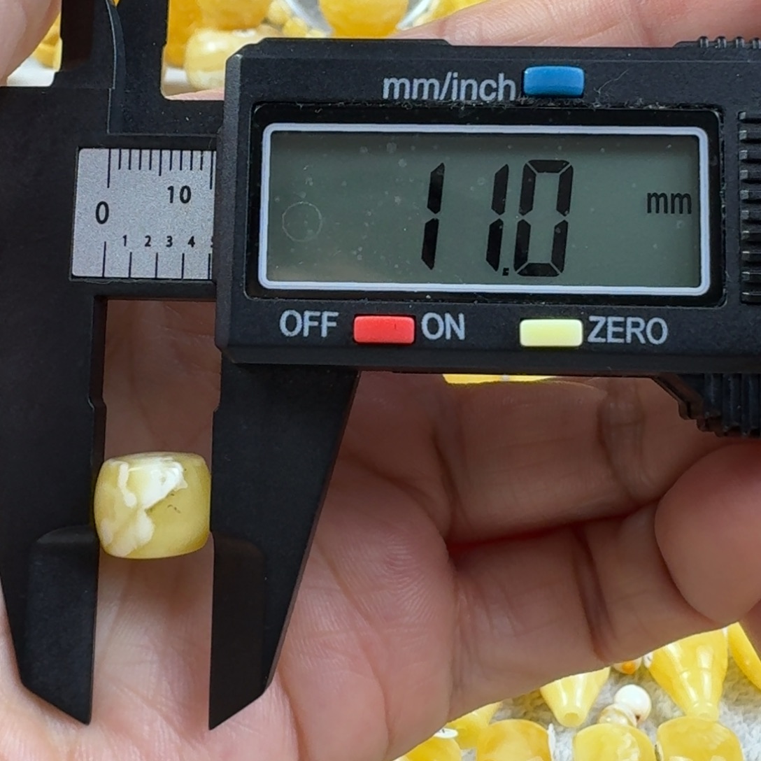 蜜蜡未镶嵌裸石23杂