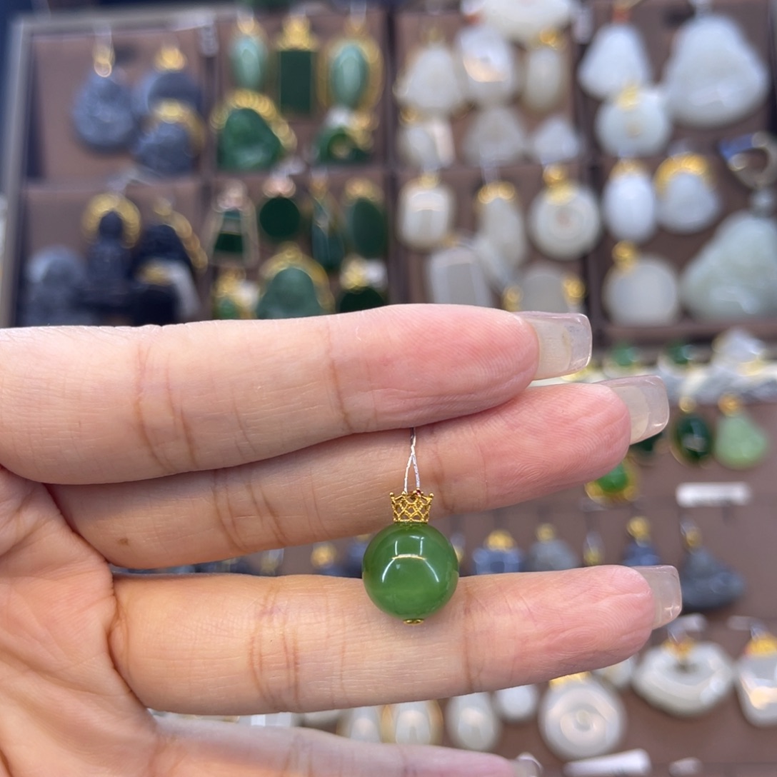 和田玉吊坠18K金镶嵌