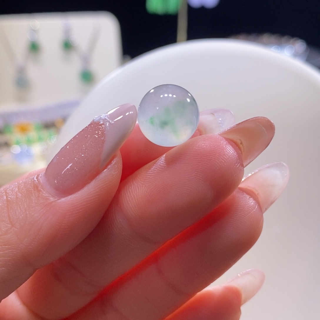 翡翠未镶嵌颈饰翡翠冰茶飘绿珠