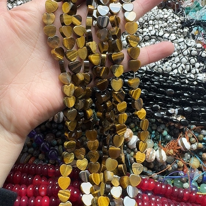 玛瑙/玉髓未镶嵌珠宝半成品一条10mm黄虎爱心