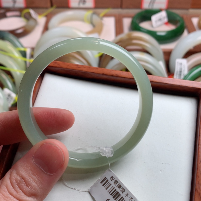 【闪购商品】和田玉手镯未镶嵌51.5