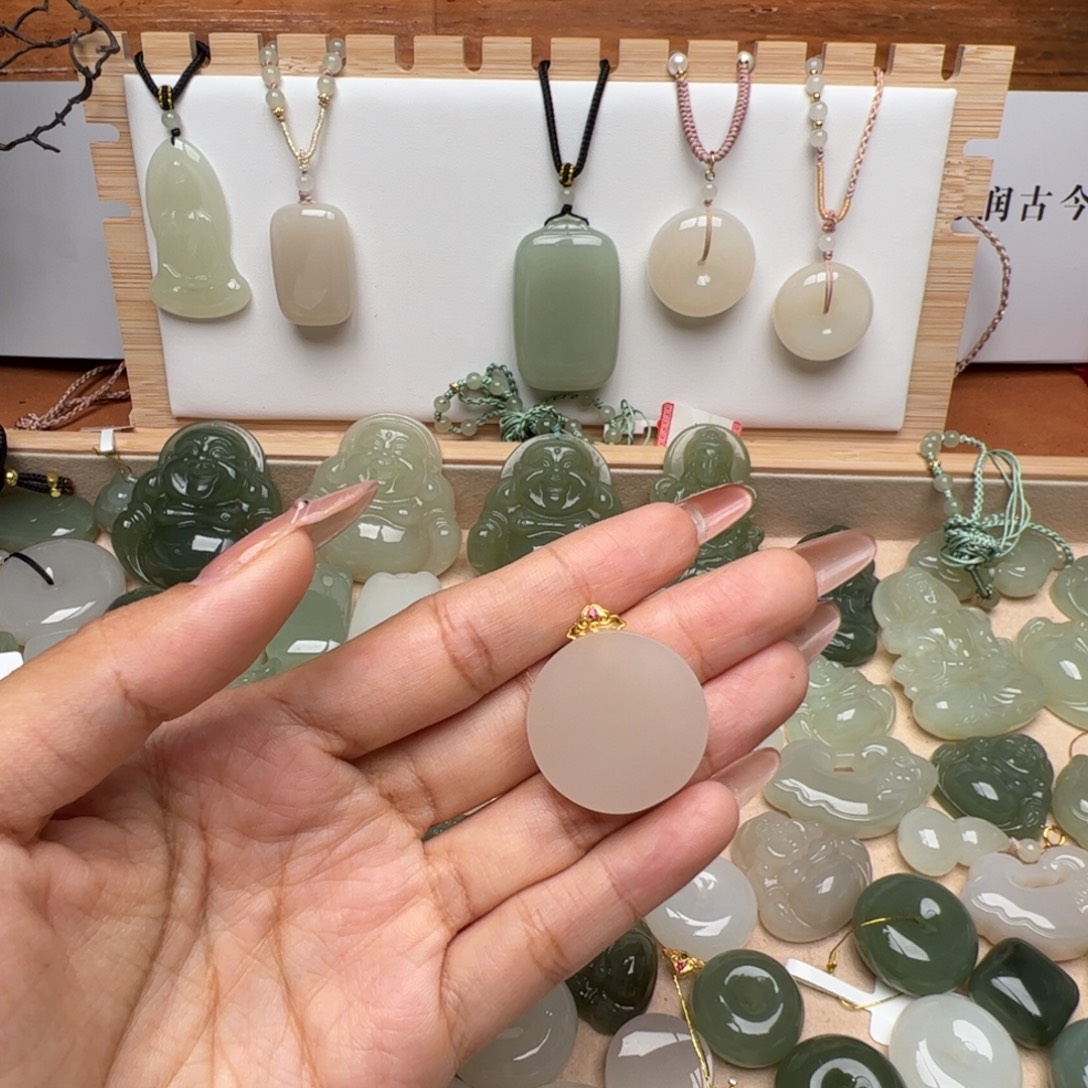 和田玉18K金镶嵌颈饰