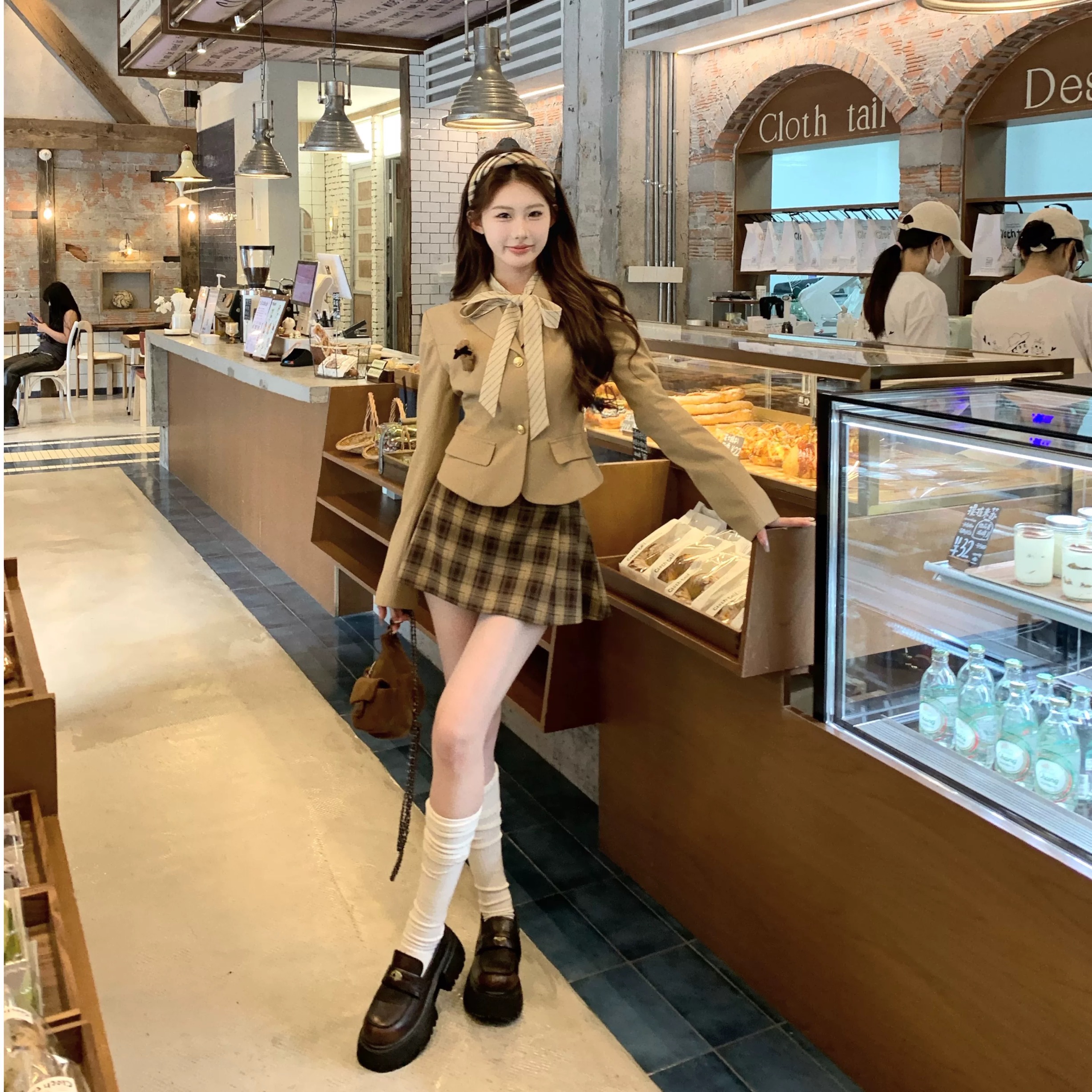 麻吉麻吉mochi藤校学妹蝴蝶结绑带条纹长袖衬衫夏格纹半裙套装