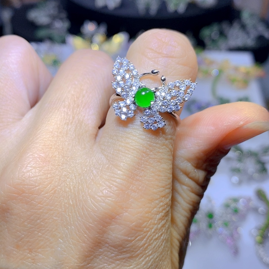 翡翠颈饰银S925镶嵌天然翡翠