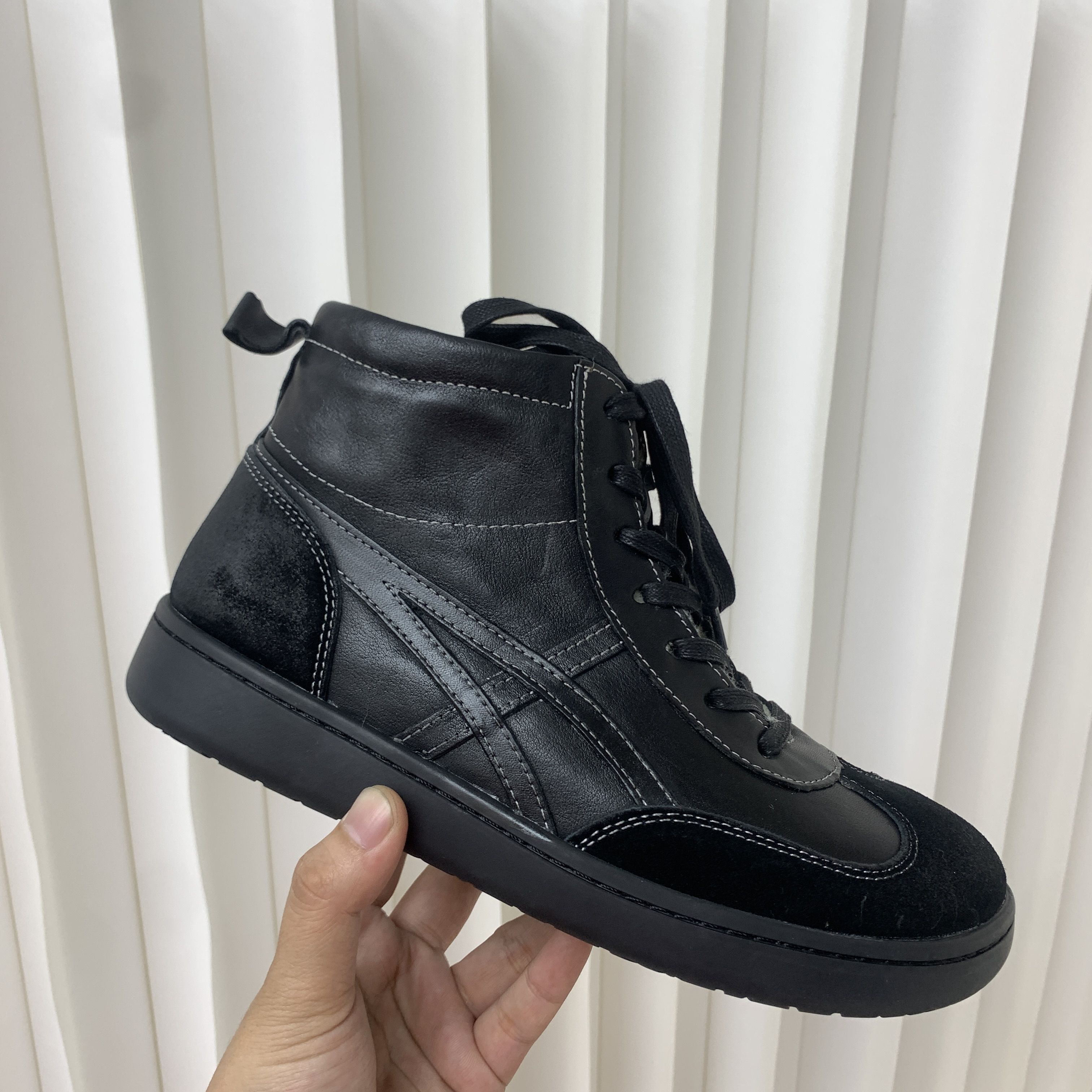 圆头秋冬休闲鞋胶粘马丁靴潮流厚款短筒防滑系带中帮