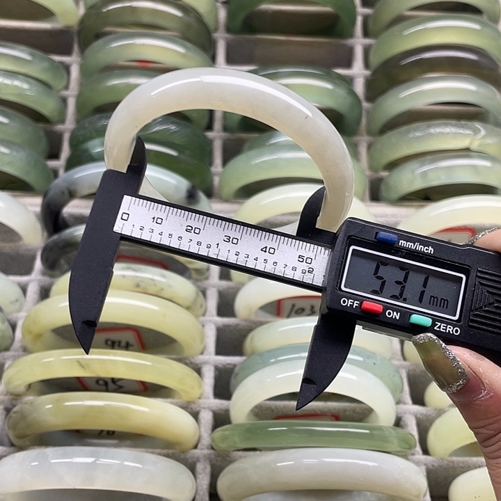 蛇纹石玉未镶嵌手镯82