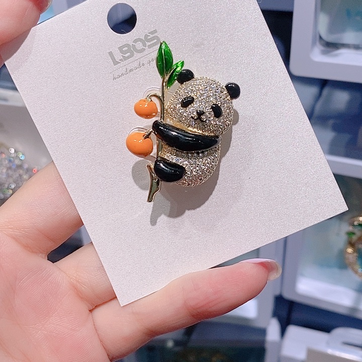 锆石铜合金熊猫胸针 柿子款