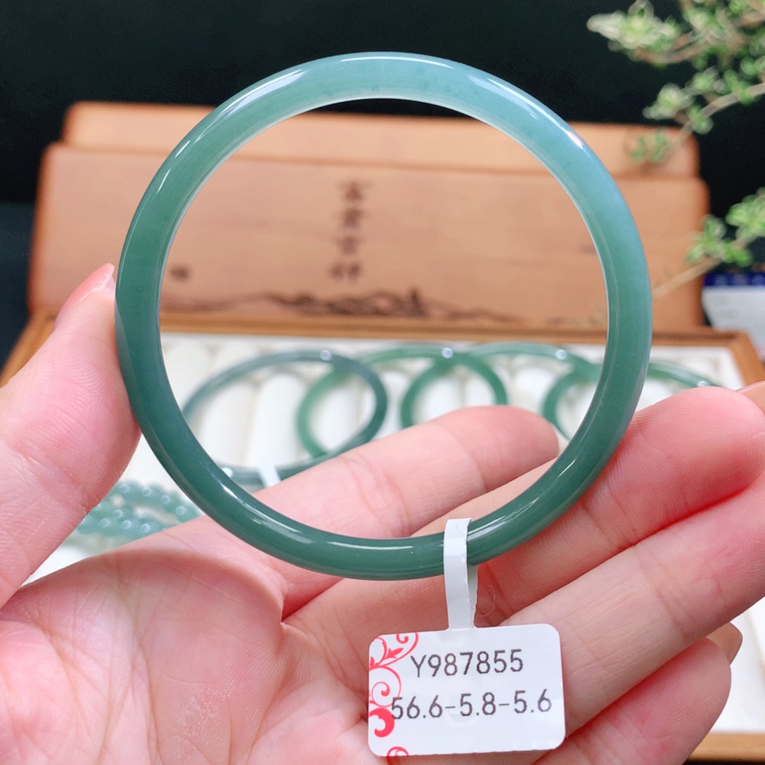 翡翠未镶嵌手镯天然