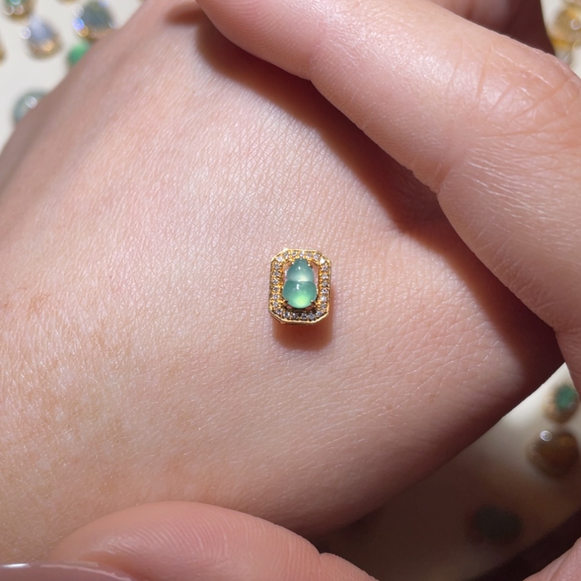 【闪购商品】翡翠吊坠(不含链)18K金镶嵌