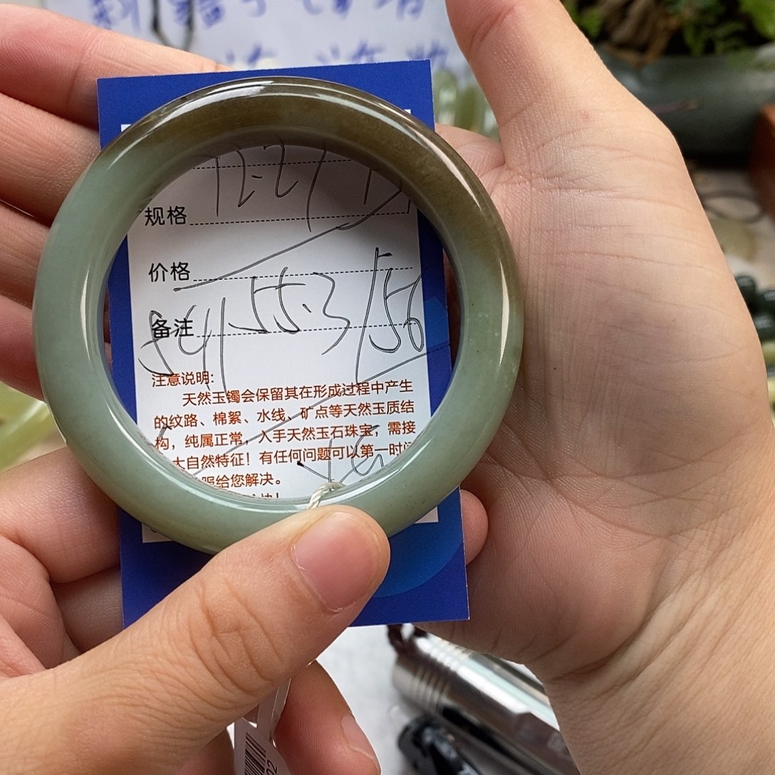 热***长和田玉未镶嵌手镯