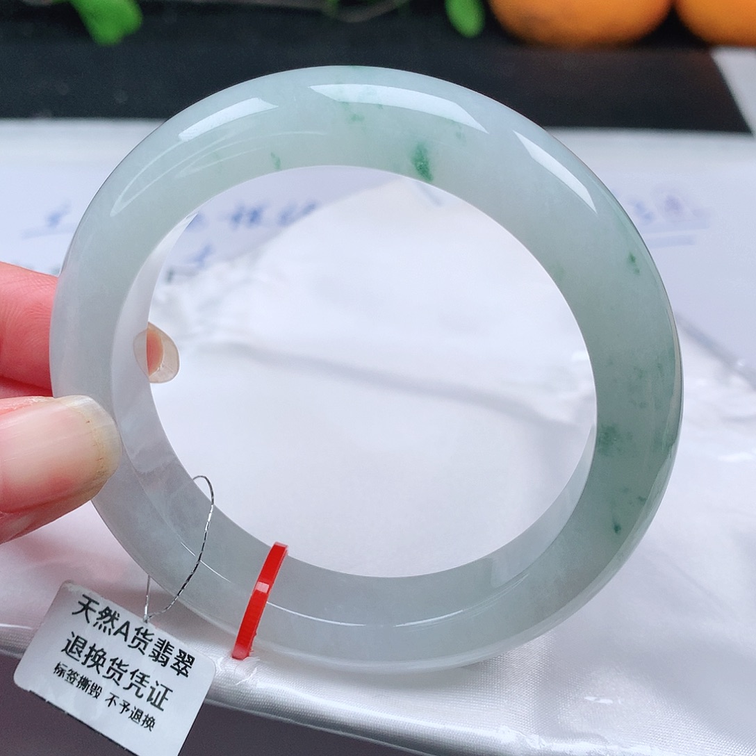 翡翠手镯未镶嵌56圈