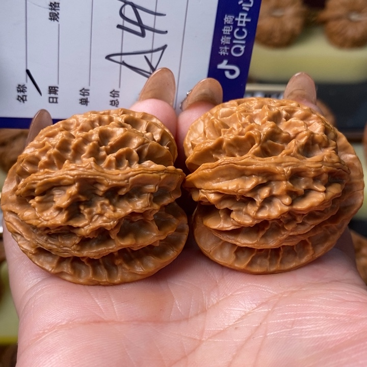 凌***￡桃核把件全品三角大苹果