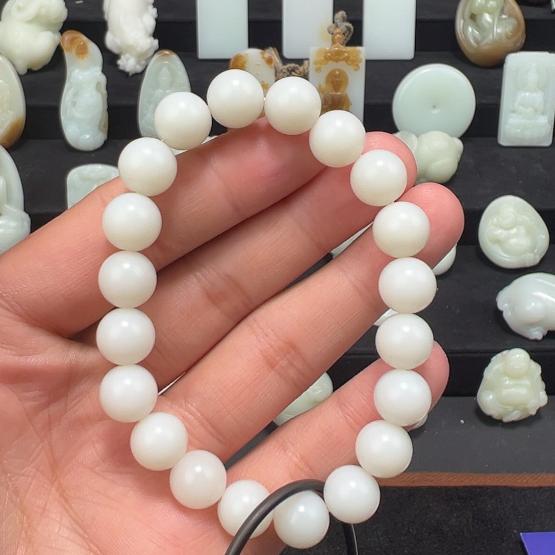 和田玉颈饰未镶嵌