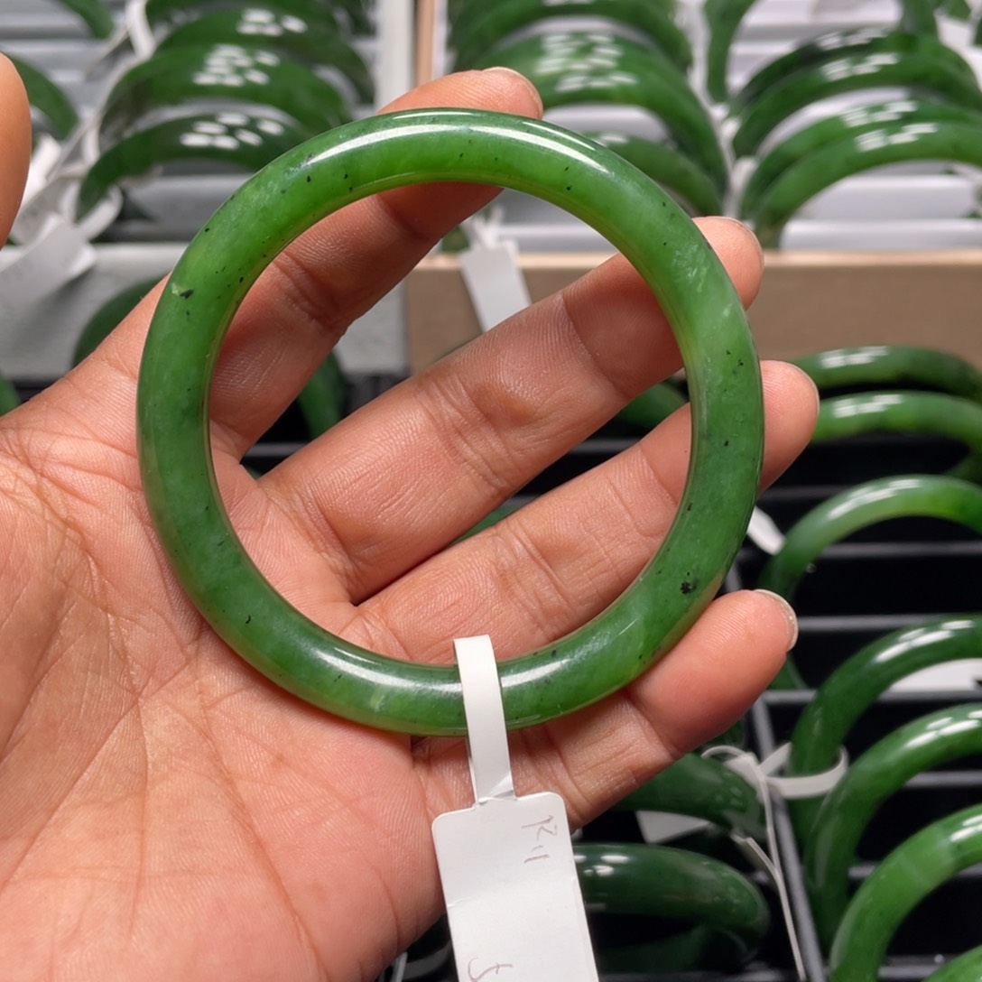 和田玉（碧玉）未镶嵌手镯