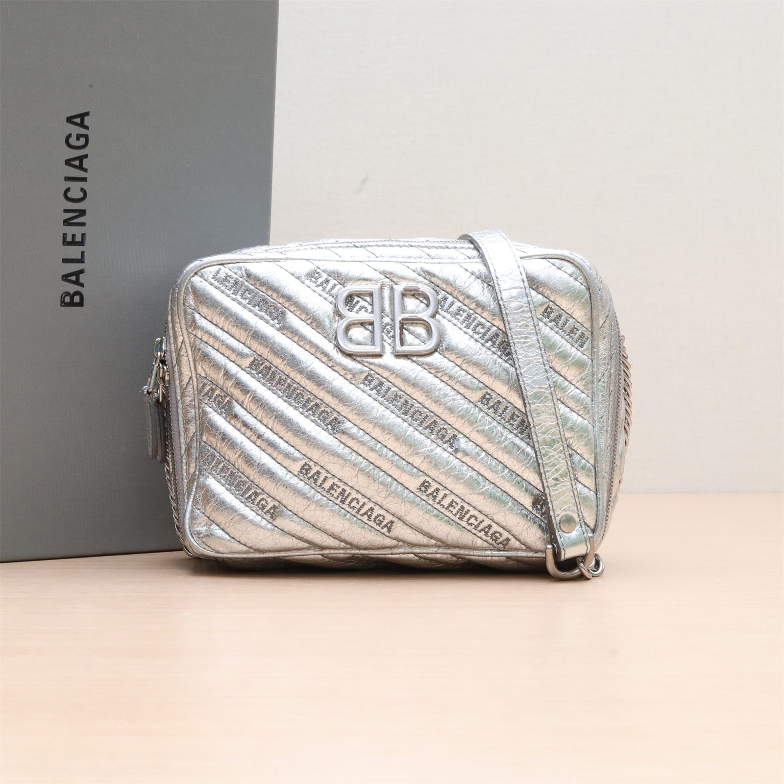 95新 Balenciaga/巴黎世家 相机包 银色 银扣 P234347294