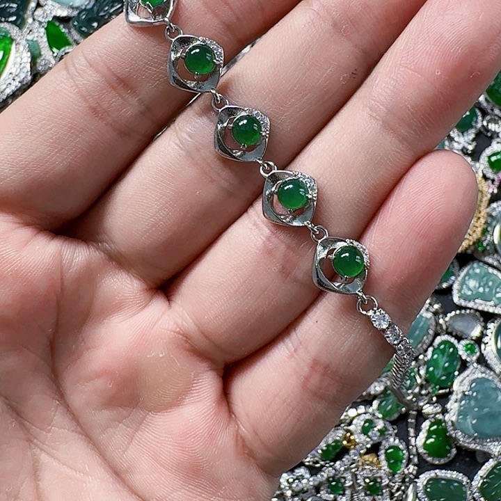 翡翠颈饰未镶嵌天然A货翡翠放漏