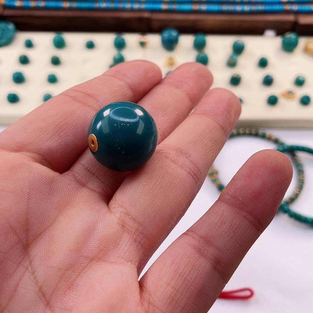 绿松石颈饰未镶嵌