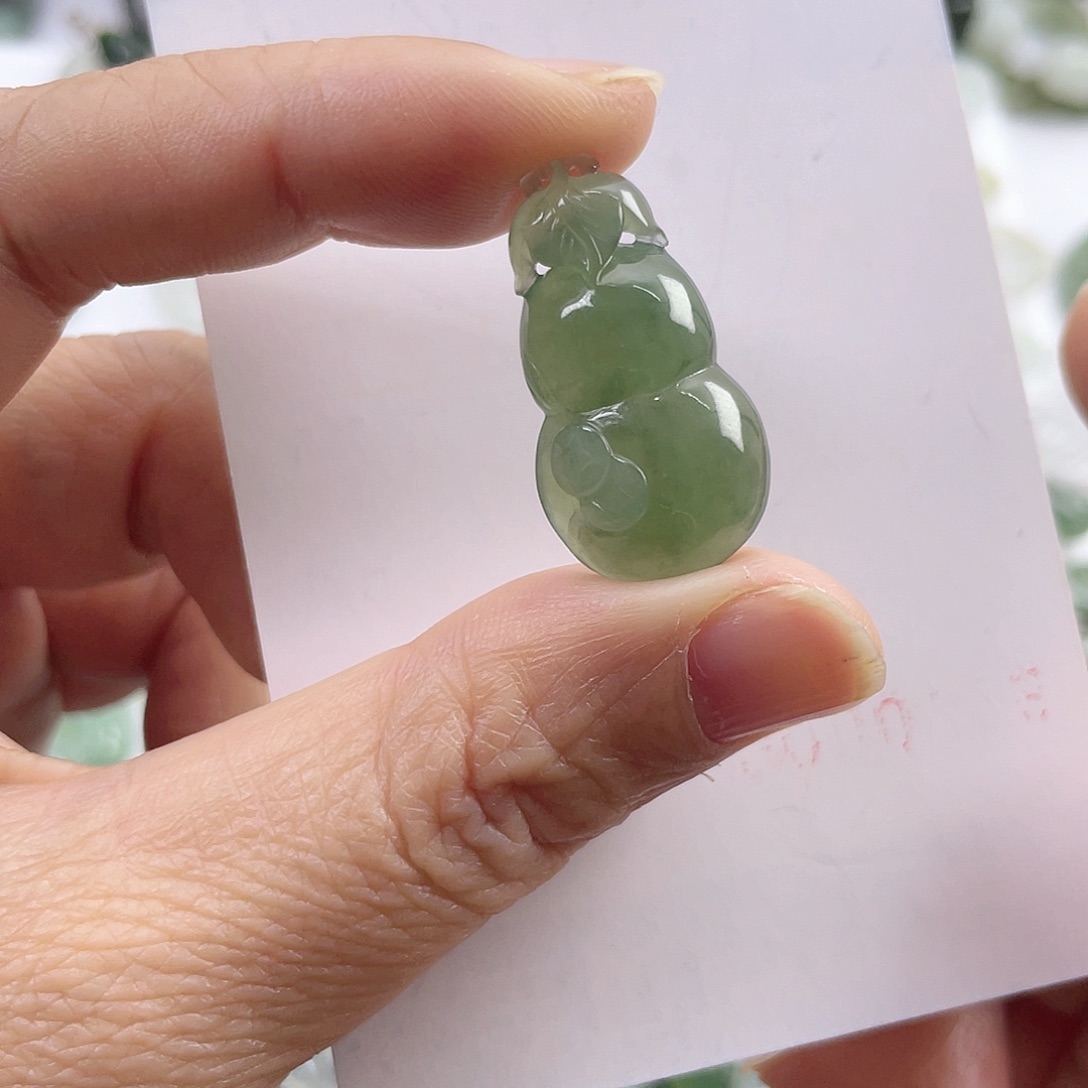 翡翠颈饰未镶嵌风**丽葫芦