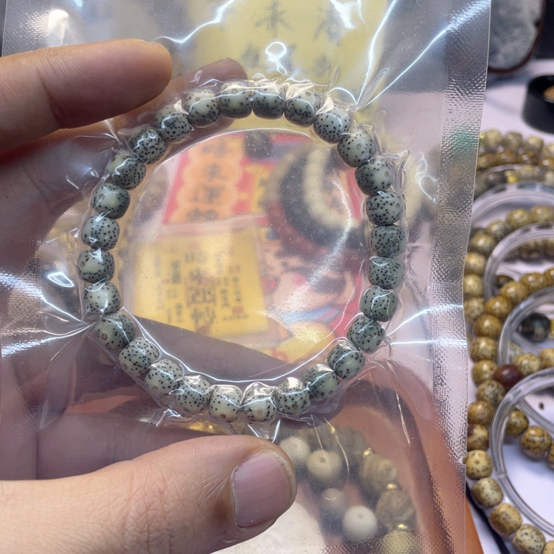星月菩提手串（947号）绿包白小眼睛小星点约8