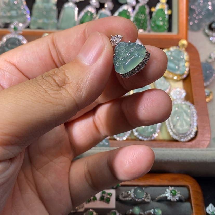 【闪购商品】颈饰未镶嵌翡翠天然